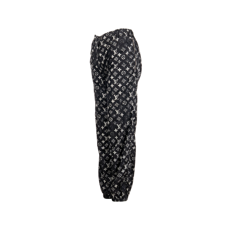 Louis Vuitton size 34 stencil-effect Monogram jogging pants Black/White Polyamide