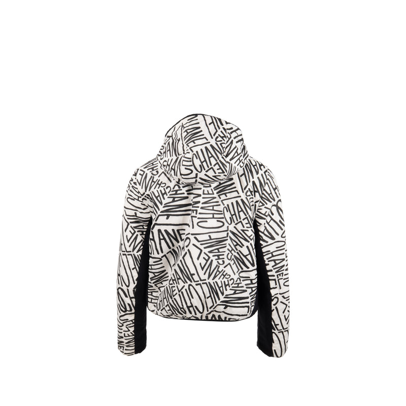 Chanel Size 34 21N Coco Neige Reversible Down Jacket Polyester White / Black