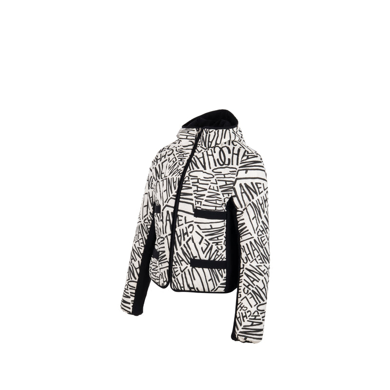 Chanel Size 34 21N Coco Neige Reversible Down Jacket Polyester White / Black