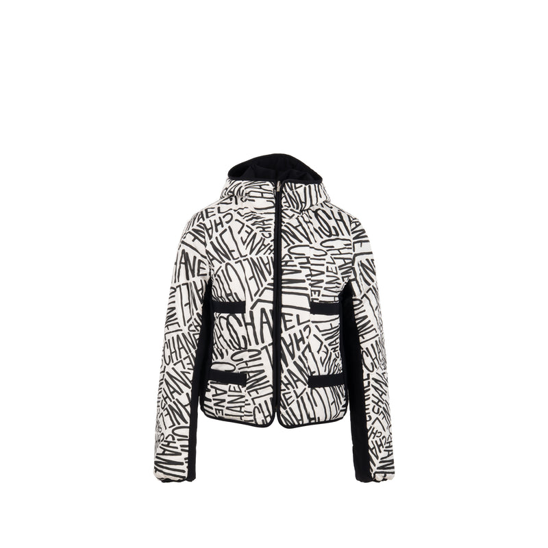 Chanel Size 34 21N Coco Neige Reversible Down Jacket Polyester White / Black