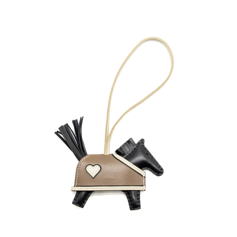 Hermes Rodeo PM Robeo Cueur Agneau Black/ Craie/ Etoupe Stamp K