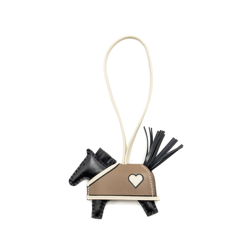 Hermes Rodeo PM Robeo Cueur Agneau Black/ Craie/ Etoupe Stamp K