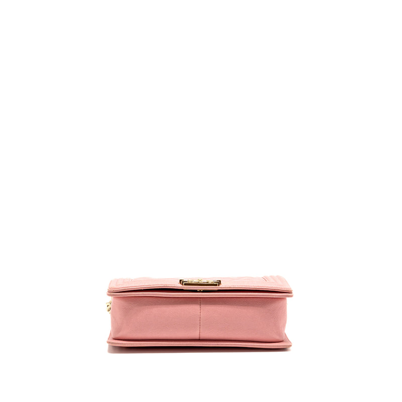 Chanel Medium Boy Bag Grained Calfskin Pink LGHW