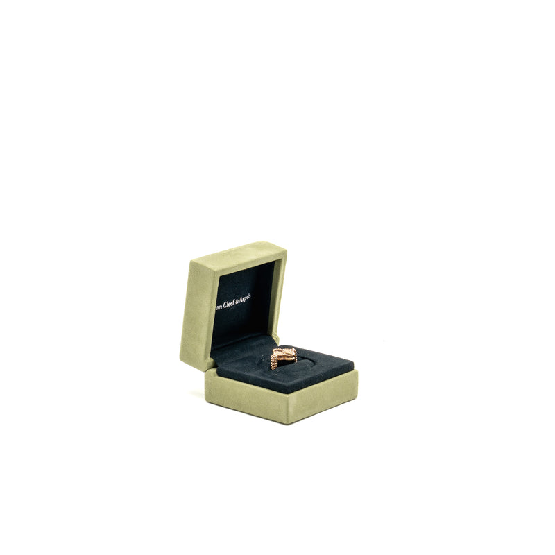 Van Cleef and Arpels size 53 Vintage Alhambra Reversible ring 18K rose gold, carnelian, diamond