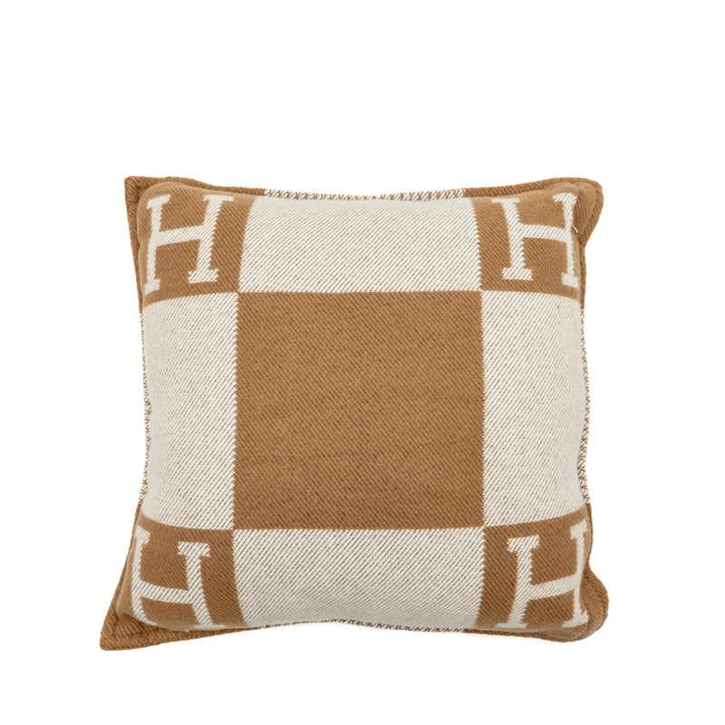 Hermes Avalon Pillow Small Model Merinos Wool/Cashmere Ecru/Camel