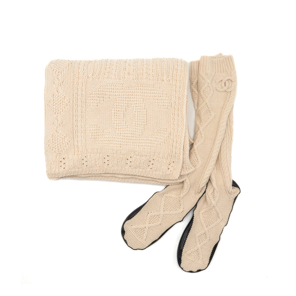 Chanel CC Logo Sock Slipper &Blanket Travel Set Cashmere Cream Knit