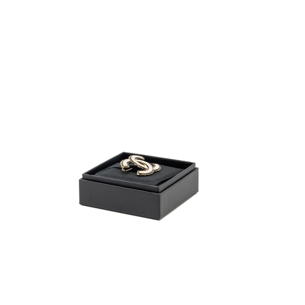Chanel CC logo brooch grey / black