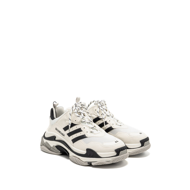 Balenciaga x Adidas Size 44 Triple S Sneaker Limited Edition  Leather/Mesh Black/White