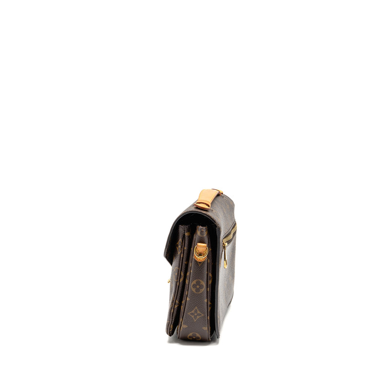 Louis Vuitton Pochette Métis Monogram Canvas GHW