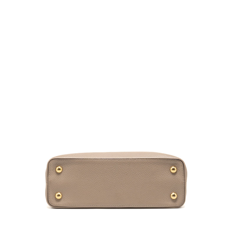 Louis Vuitton Capucines MM Taurillon Leather Light Grey GHW