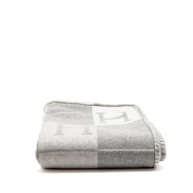 HERMES Avalon Throw Blanket Gris Clair