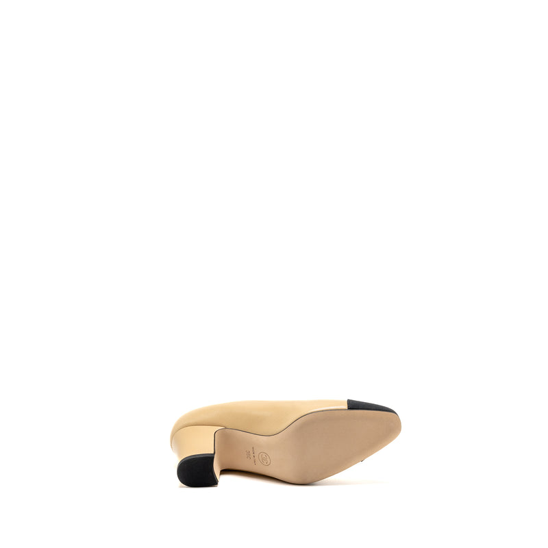 Chanel Size 36 Pump lambskin beige / black