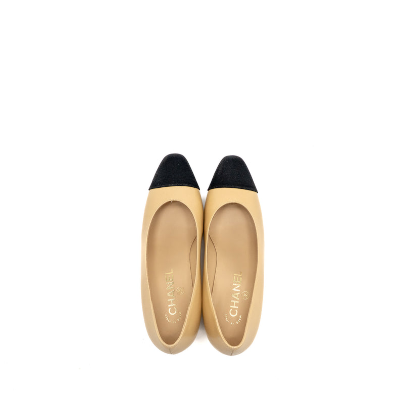 Chanel Size 36 Pump lambskin beige / black
