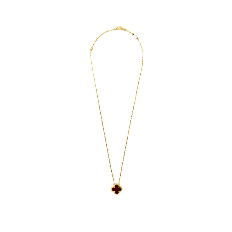 Van Cleef and Arpels Vintage Alhambra Pendant Carnelian / 18K yellow Gold