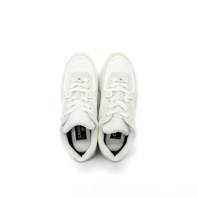 Chanel size38.5 CC logo trainer white