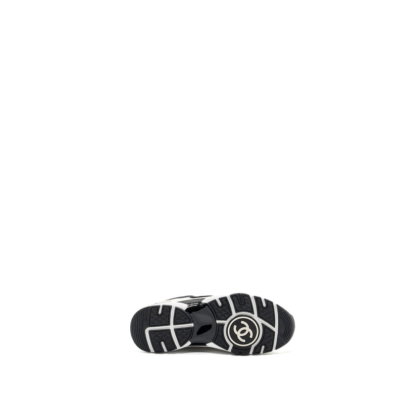 Chanel size 37 CC logo trainer / sneakers black / white