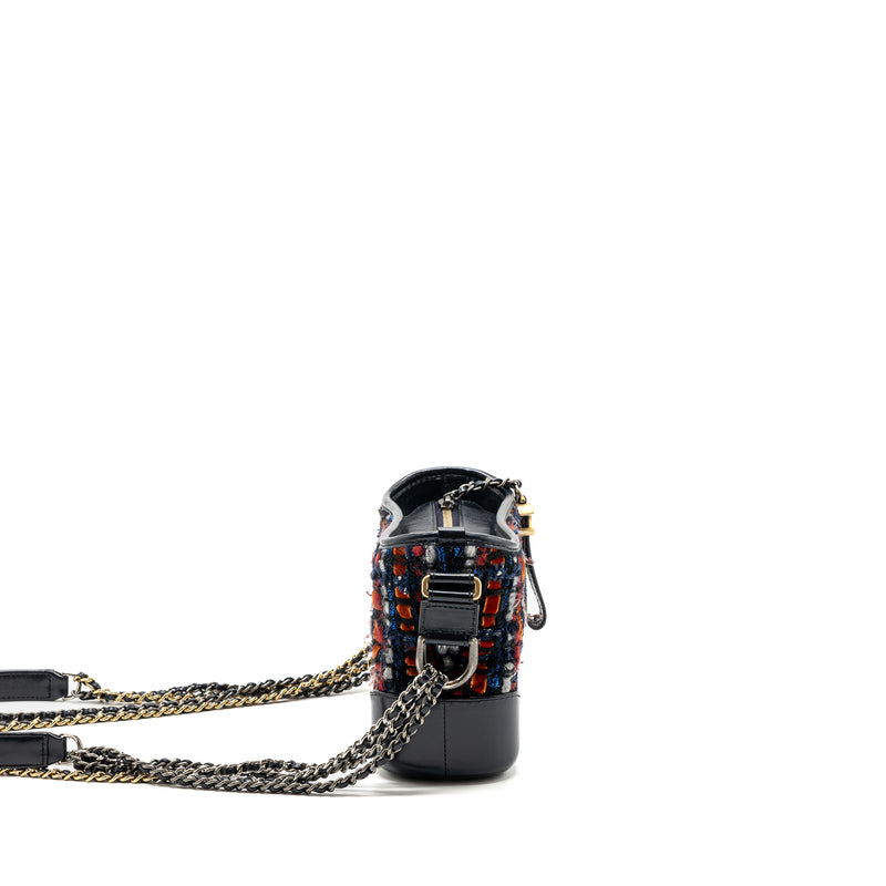 Chanel Small Gabrielle Hobo Bag Tweed/Calfskin Multicolour / Multicolour Hardware