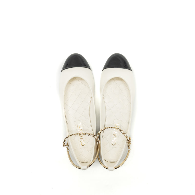 Chanel size 38.5 ballet flats white / black