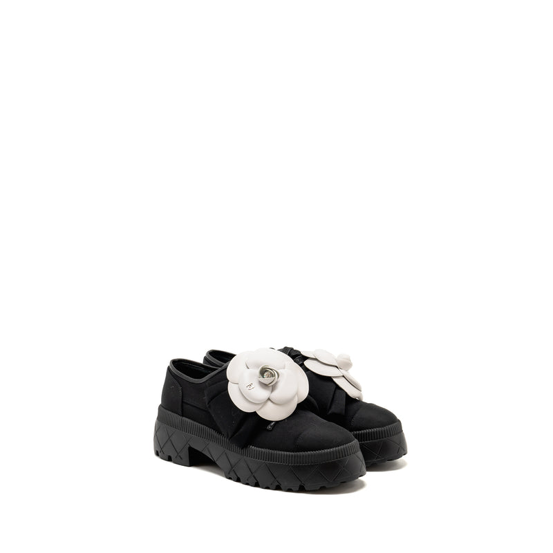 Chanel Size 37 Camellia Loafer Black/White