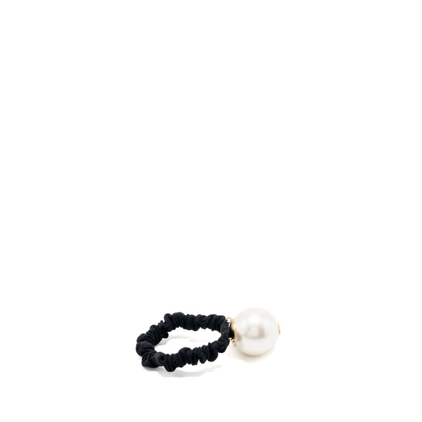 Chanel Giant Pearl hair tie black