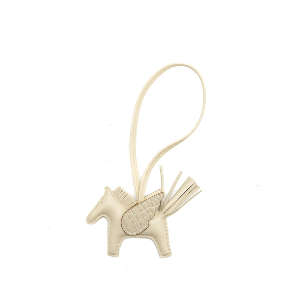 Hermes Rodeo Pegase PM Bag Charm Alligator Touch Craie/Nata/Beton Stamp U