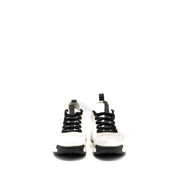 Chanel Size 38 Classic Sneaker Fabric/Suede Calfskin Black/White
