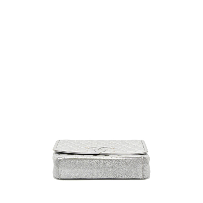 CHANEL Metallic Caviar Quilted Filigree Card Holder Dark Silver |  FASHIONPHILE
