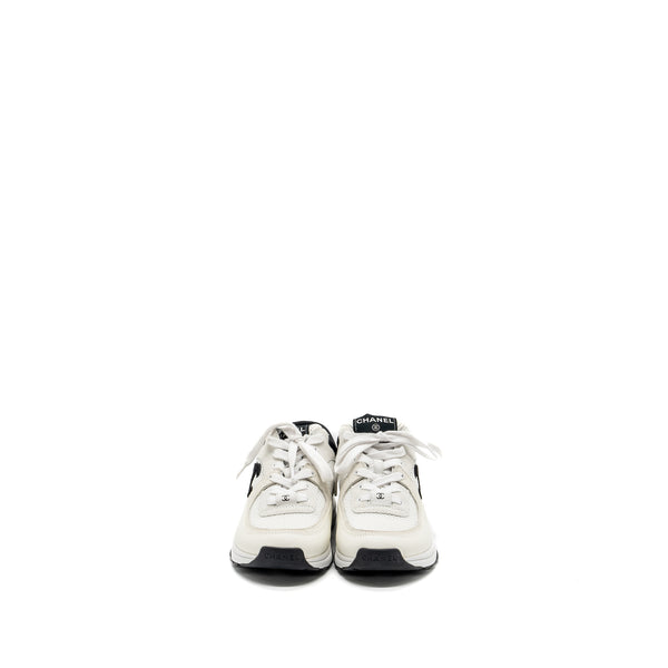 Chanel Size 37.5 CC Logo Trainer/Sneakers White/Black