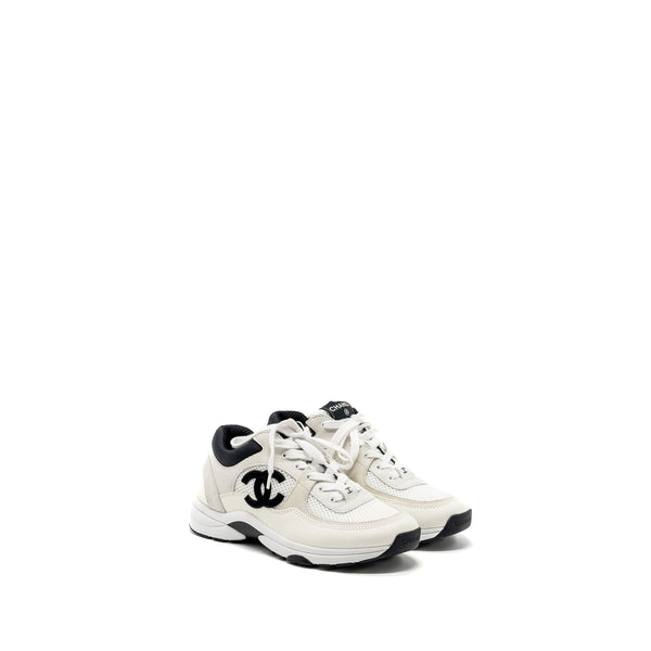Chanel Size 37.5 CC Logo Trainer/Sneakers White/Black