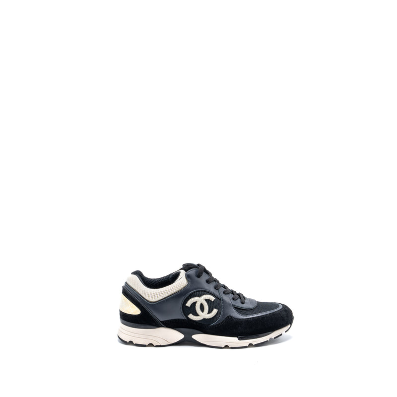 Chanel size 44 CC Logo sneaker suede/ leather black/white