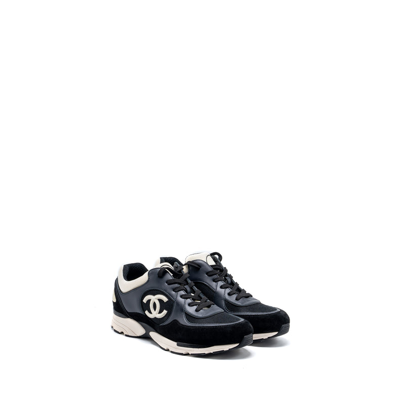 Chanel size 44 CC Logo sneaker suede/ leather black/white