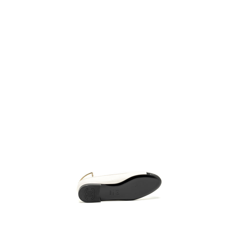 Chanel size 38.5 ballet flats white / black