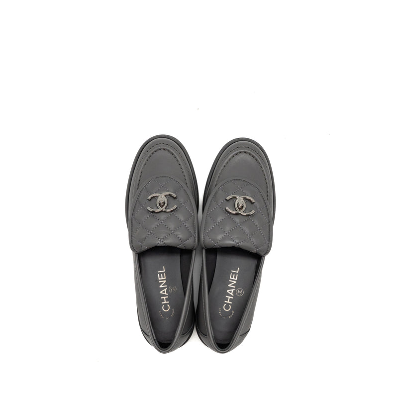 Chanel Size 39 CC Turnlock Loafers Quilted Leather Grey SHW