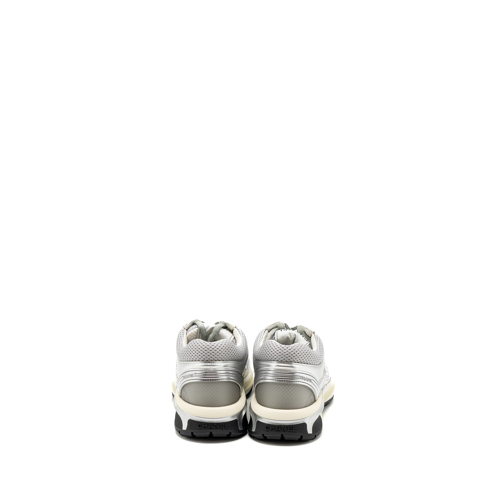 Chanel 23C size 38 metallic trainer / sneakers silver