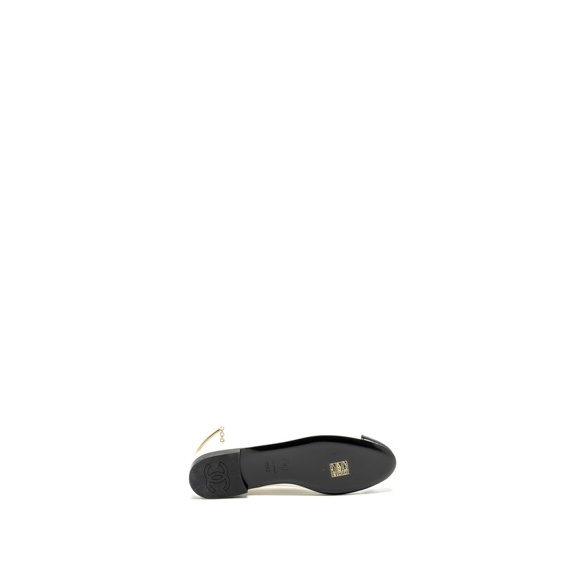 Chanel size 38.5 ballet flats white / black