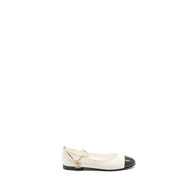 Chanel size 38.5 ballet flats white / black