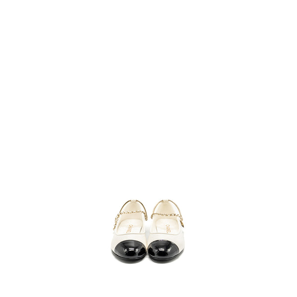 Chanel size 38.5 ballet flats white / black