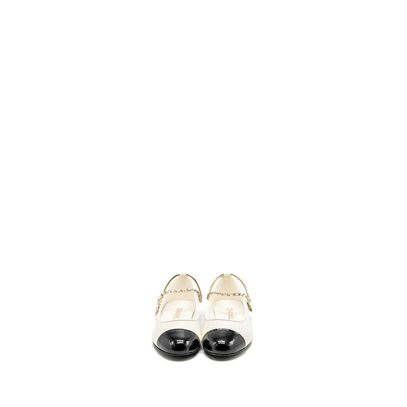 Chanel size 38.5 ballet flats white / black
