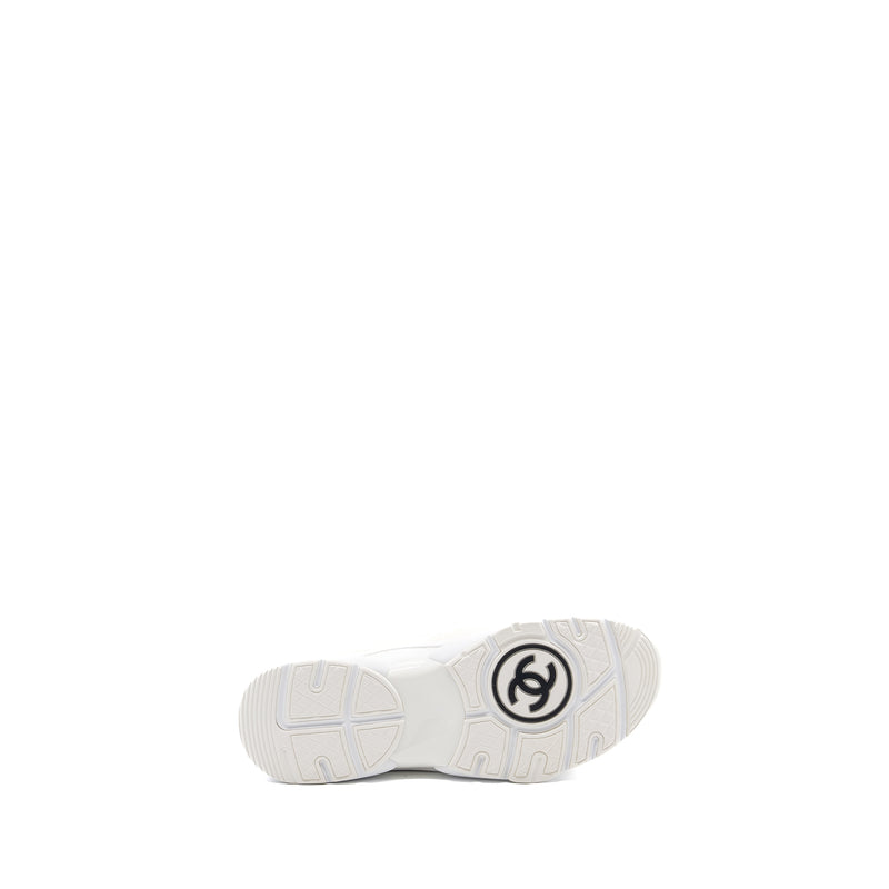 Chanel size38.5 CC logo trainer white