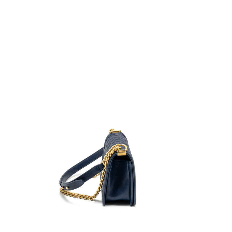 Chanel Medium boy bag caviar navy GHW