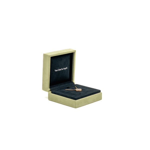 Van Cleef Vintage Alhambra pendant 18K yellow gold / carnellian