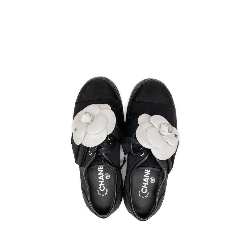 Chanel Size 37 Camellia Loafer Black/White