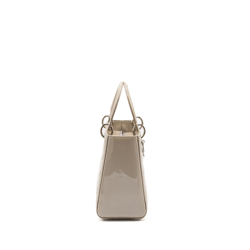 Dior medium lady dior patent light grey SHW