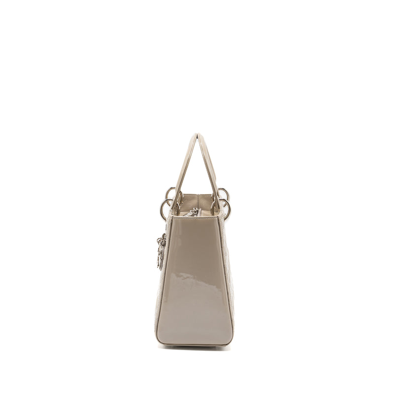 Dior medium lady dior patent light grey SHW