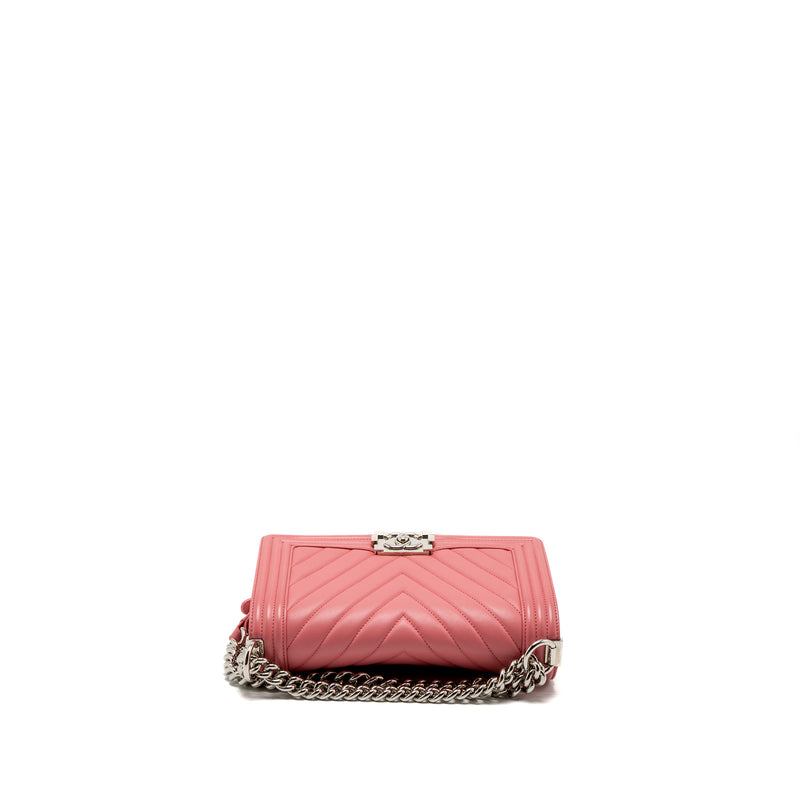 Chanel Medium Boy Bag Chevron Calfskin Pink SHW