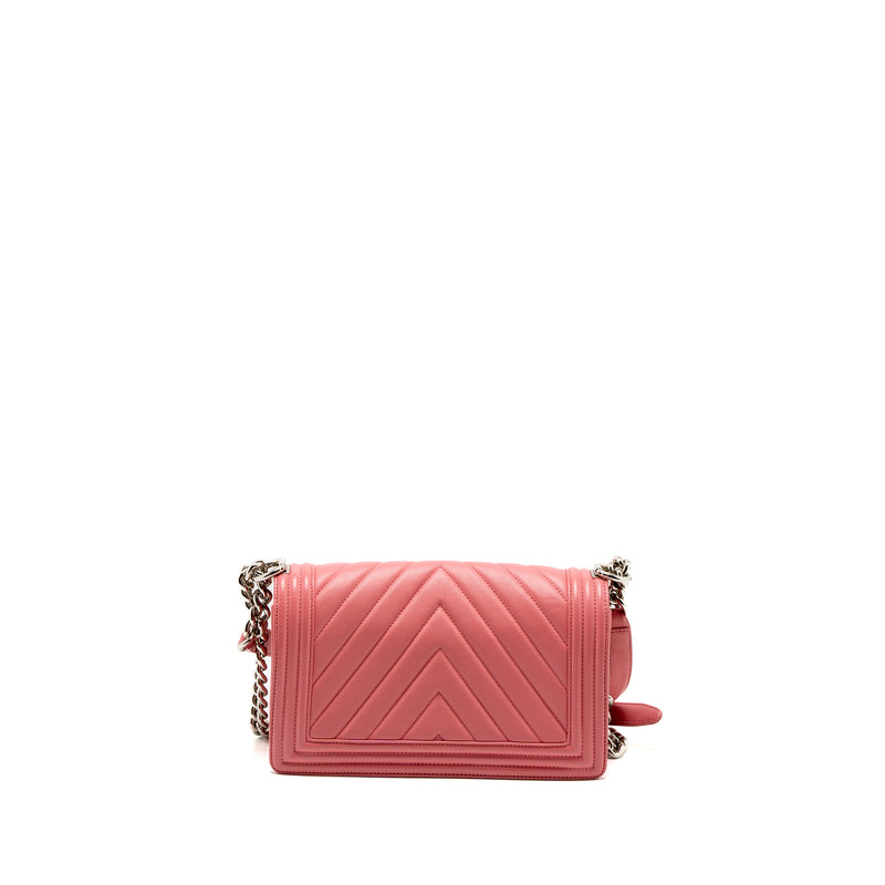 Chanel Medium Boy Bag Chevron Calfskin Pink SHW