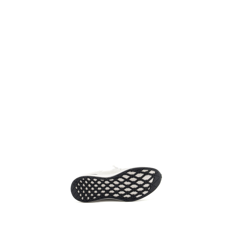 Chanel size 39 CC logo sneakers white