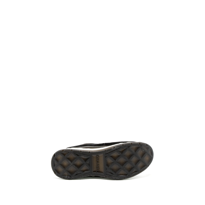Chanel Size 44 Classic Sneaker Fabric/Suede Calfskin Black/White