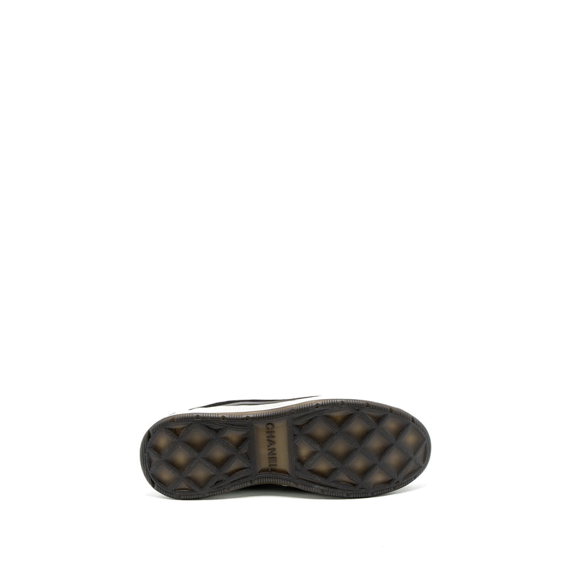 Chanel Size 44 Classic Sneaker Fabric/Suede Calfskin Black/White