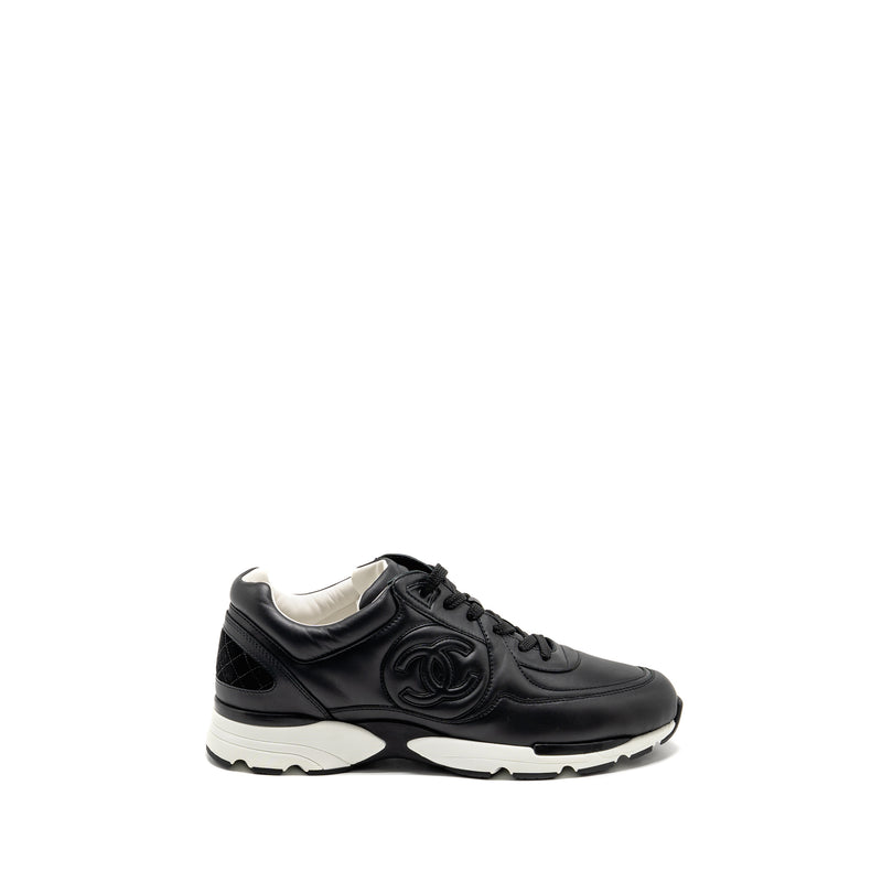 Chanel size 45 CC logo sneakers leather black / white